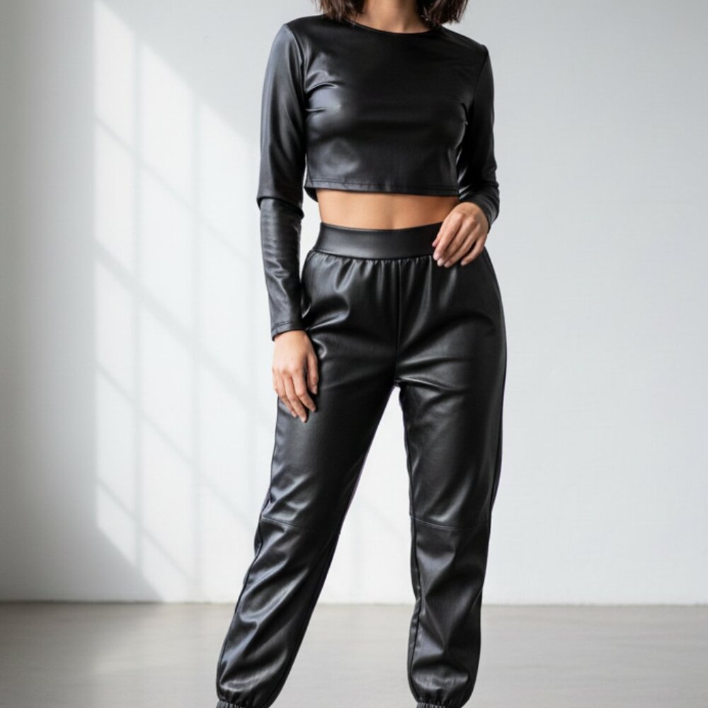 NWOT (M) Faux Leather Pants